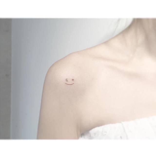 ภาพประกอบบทความ คิ้วท์ๆ กับไอเดียลายสักอันจิ๋วแบบ Tiny Tattoo ให้น่ารักกระจาย จาก IG : playground_tat2