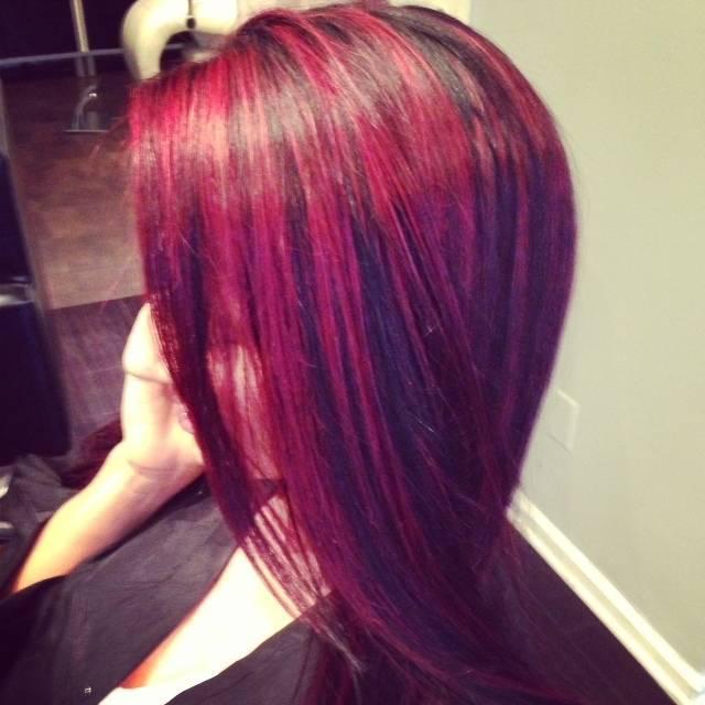 รูปภาพ:http://glamour-hairstyles.net/wp-content/uploads/2015/07/red-highlight-on-dark-hair.jpg