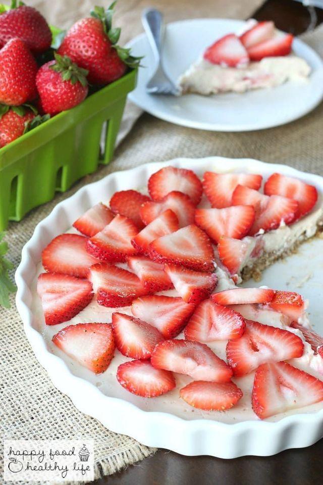 รูปภาพ:https://hips.hearstapps.com/hmg-prod.s3.amazonaws.com/images/no-bake-summer-desserts-strawberry-tart-1529957183.jpg?crop=1xw:1xh;center,top&resize=980:*