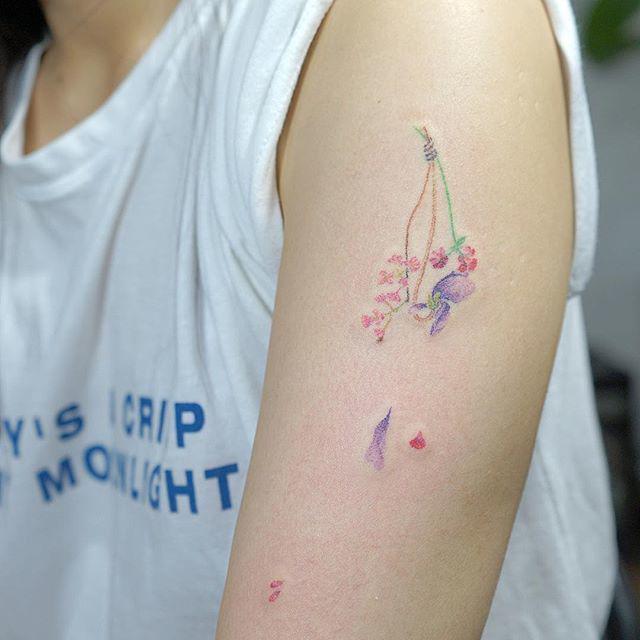 รูปภาพ:https://www.instagram.com/p/BX0CDergUyy/?taken-by=tattooist_baka