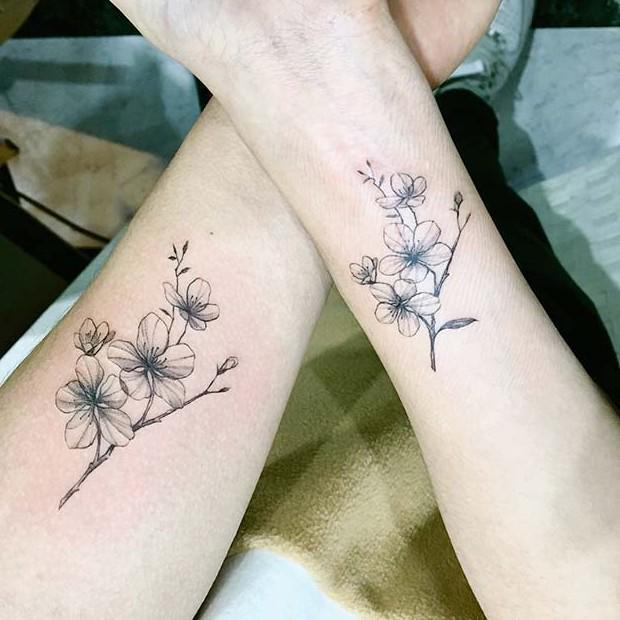 รูปภาพ:https://stayglam.com/wp-content/uploads/2018/06/Beautiful-Flower-Tattoo-Idea-e1530859891424.jpg