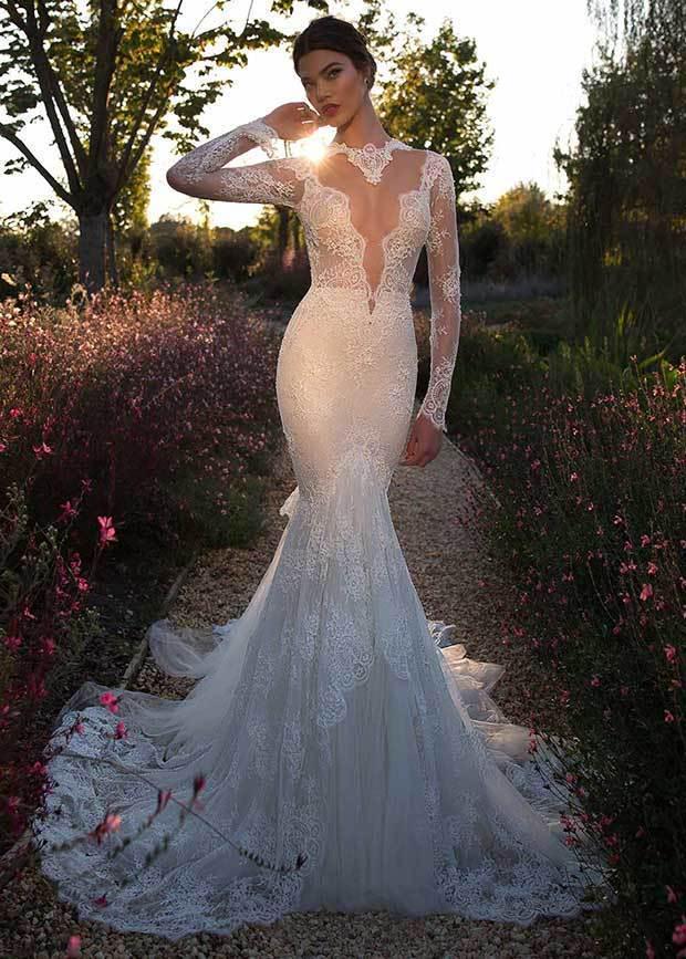 รูปภาพ:https://stayglam.com/wp-content/uploads/2015/01/Sheer-Plunging-Mermaid-Wedding-Dress.jpg