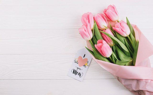 รูปภาพ:https://www.lookpar-florist.com/wp-content/uploads/2018/04/Flower-bouquet-for-mom-1024x640.jpg