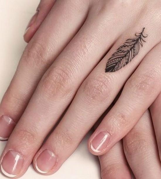 รูปภาพ:https://www.beautyepic.com/wp-content/uploads/2017/04/Small-Feather-Tattoo-on-Finger.jpg