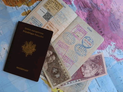 รูปภาพ:http://www.ooo1year.com/wp-content/uploads/2014/08/passeport-vert-visas.gif