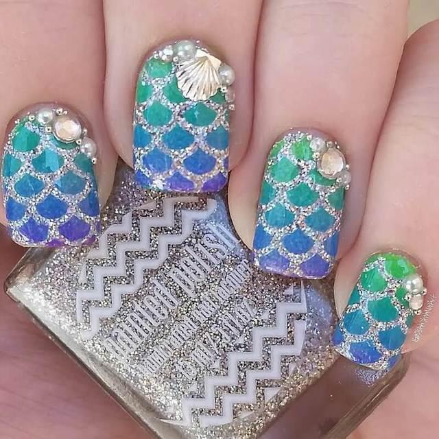 ภาพประกอบบทความ 20 ไอเดียเพ้นท์เล็บลายนางเงือก "Mermaid Nails" วิ้งวับด้วยสีสันท้องทะเล! 