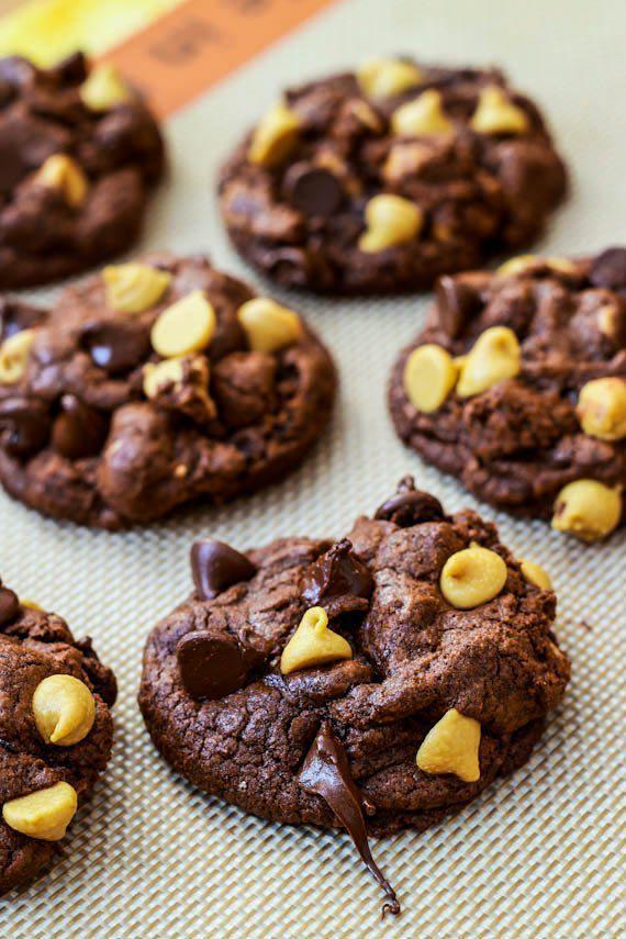 รูปภาพ:https://31p86334w2bvkz0249eyr0cr-wpengine.netdna-ssl.com/wp-content/uploads/2012/10/Death-by-Chocolate-Peanut-Butter-Chip-Cookies1.jpg
