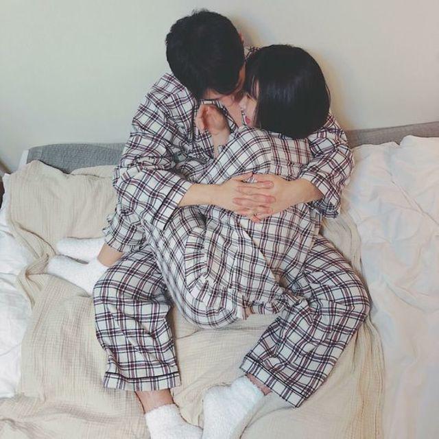 ภาพประกอบบทความ หวานเวอร์ ชวนส่องแฟชั่น 'ชุดนอนคู่รัก' แฟชั่นชุดนอนสุดมุ้งมิ้ง เติมความหวานให้ความรัก
