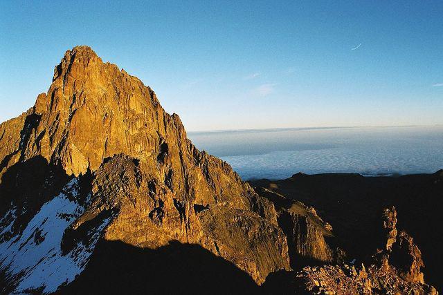 รูปภาพ:https://upload.wikimedia.org/wikipedia/commons/thumb/7/7c/Mount_Kenya.jpg/1200px-Mount_Kenya.jpg