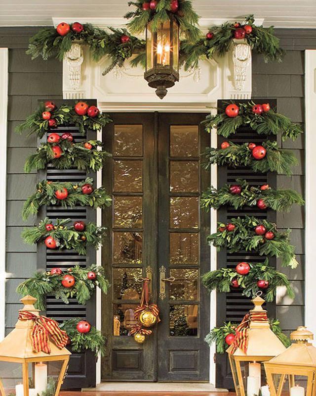รูปภาพ:https://lh3.googleusercontent.com/-uV866EbM7d4/VjeEz8oDINI/AAAAAAABdoU/t8u0Wrm6dYo/s0/Christmas-front-door-ecorations_09.jpg