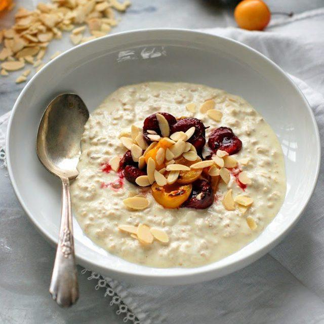 ภาพประกอบบทความ Bircher Muesli with Bruleed Cherries เมนูข้าวโอ๊ตหวานมัน หม่ำได้บ่อยอร่อยไม่มีเบื่อ