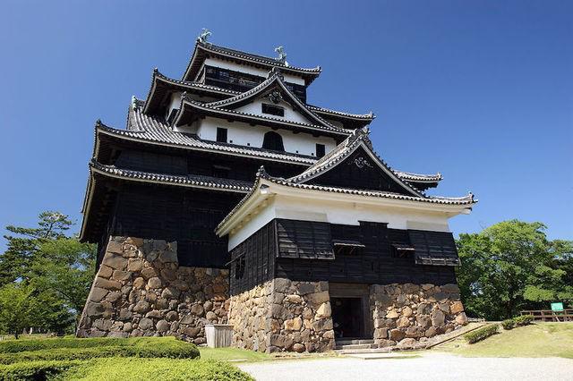 รูปภาพ:http://cdn.touropia.com/gfx/d/castles-in-japan/matsue_castle.jpg?v=b27c2b93aa396ea952e1f42e67c619a1