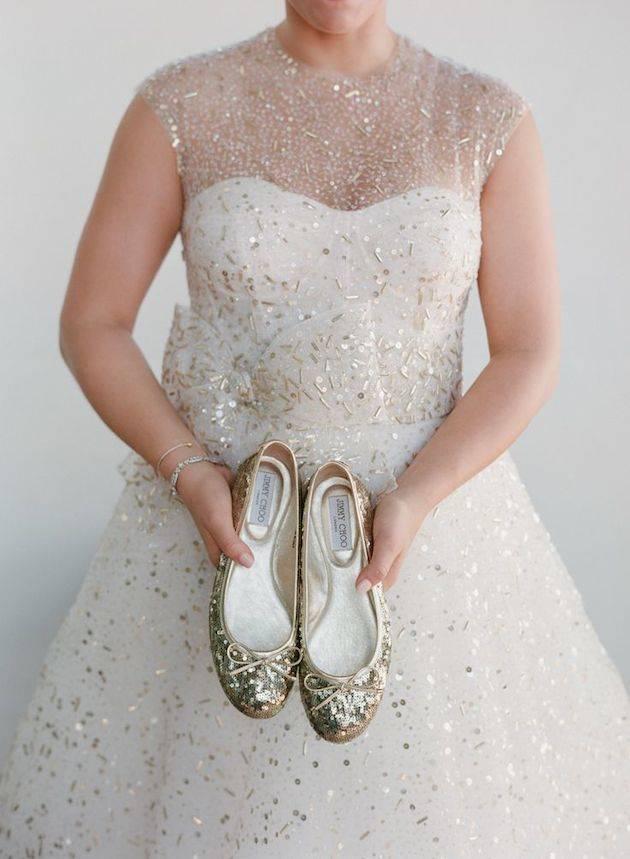รูปภาพ:http://bridalmusings.com/wp-content/uploads/2014/09/Flat-Wedding-Shoes-Flat-Bridal-Pumps-Bridal-Musings-Wedding-Blog-6.jpg