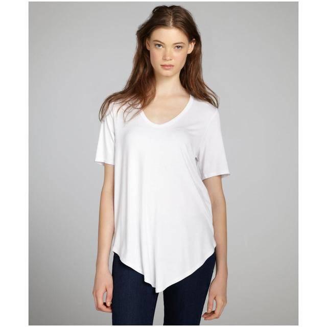 รูปภาพ:http://outfit4girls.com/wp-content/uploads/2015/01/French-Fashion-White-V-Neck-Women-T-Shirt-4.jpg