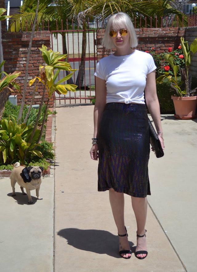 รูปภาพ:http://glamradar.com/wp-content/uploads/2015/12/crewneck-shirt-and-skirt.jpg