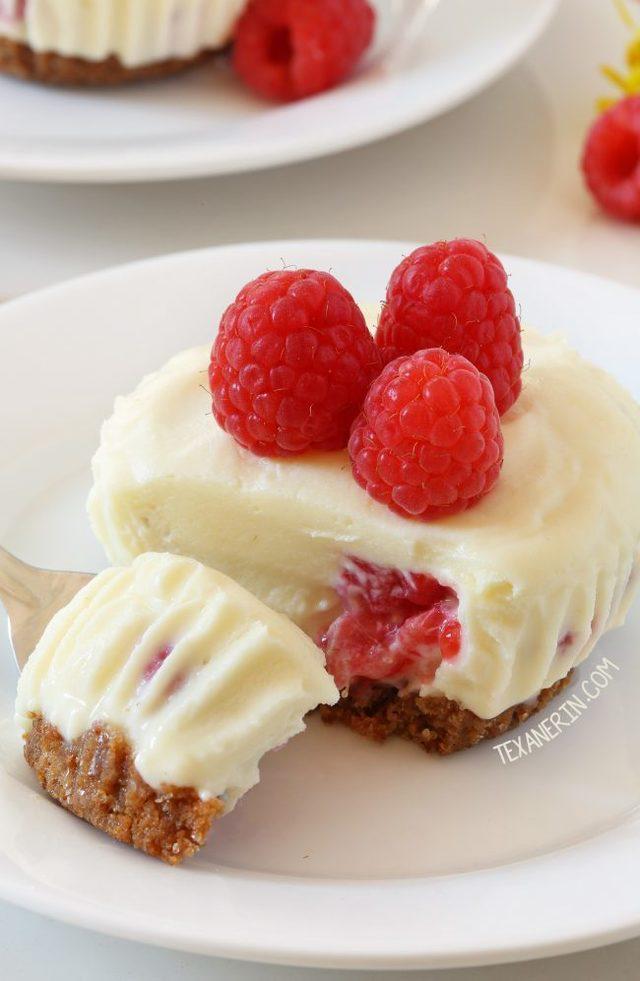 รูปภาพ:https://www.texanerin.com/content/uploads/2016/05/no-bake-mini-raspberry-cheesecakes-3-650x996.jpg