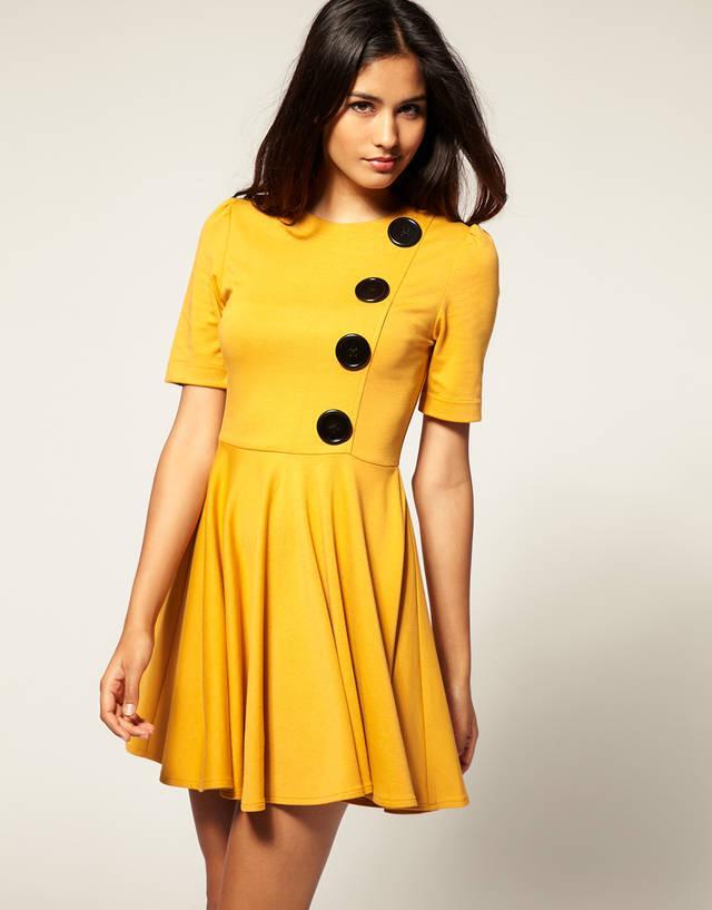 รูปภาพ:http://lionstill.com/blog/wp-content/uploads/2013/10/TFNC-Yellow-Button-Dress.jpg