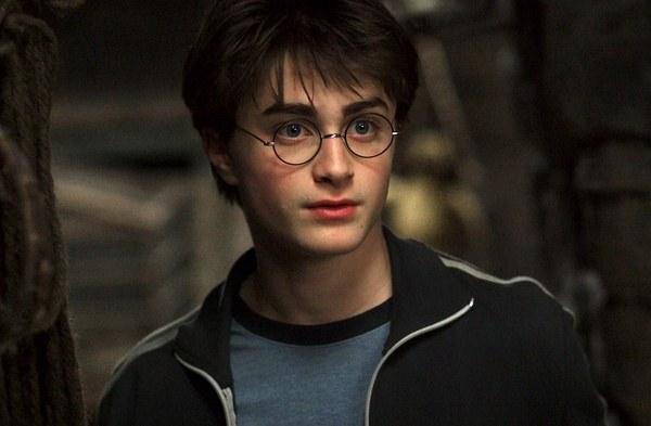 รูปภาพ:https://www.newswld.com/wp-content/uploads/2015/07/Happy-Birthday-%E2%80%AAHarry-Potter%E2%80%AC-Daniel-Radcliffe-Turns-26.jpg