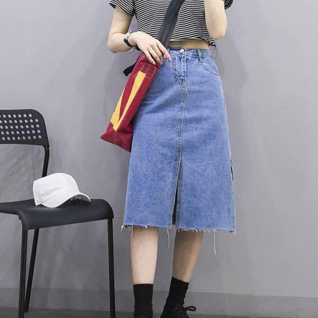 ภาพประกอบบทความ ไม่ใช่กางเกงก็เท่ได้! แต่ง 'กระโปรงยีนส์' ให้ดูเท่ สวยมีสไตล์ แบบสาวเกาหลี!