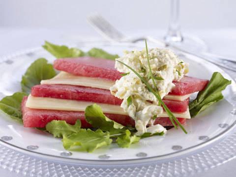 รูปภาพ:http://www.rd.com/wp-content/uploads/2011/07/watermelon-Fontina-Fans-with-Crab-Salad-sl.jpg