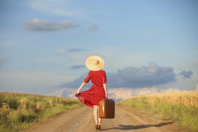 รูปภาพ:https://www.allnews.ge//images/mogzauroba/Woman-Traveling-Alone.jpg