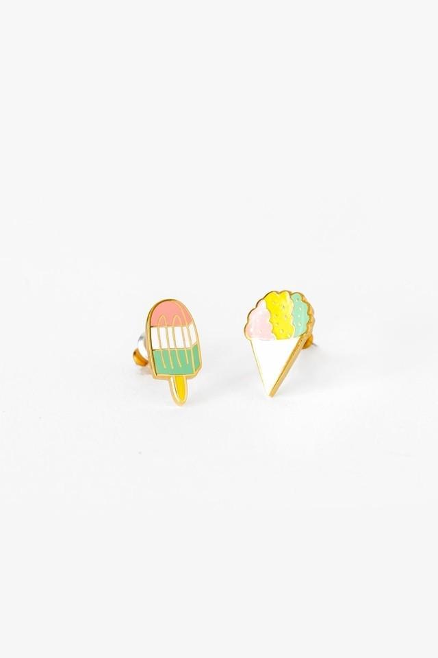 รูปภาพ:https://cdn.shoptiques.com/shoptiques-shop/products/yellow_owl_workshop-snowcone-popsicle-earrings-multicolor-b2f1511b_l.jpg