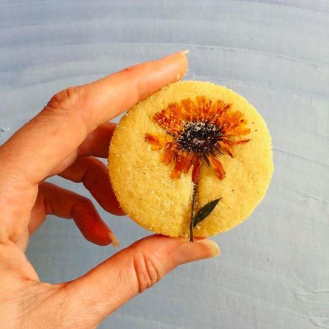 ภาพประกอบบทความ ขอสวยๆ ที่กินได้ด้วย!! ก็ต้อง Flower Cookies ที่ทานตอนไหน กับใคร ก็ฟินเสมอ~
