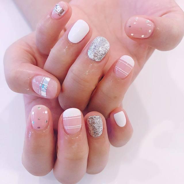 ภาพประกอบบทความ Elegant nails Idea จัดไอเดียการเพ้นท์เล็บสุดเริ่ดหรู ดูไฮโซ จาก IG : hollin_nail_shop