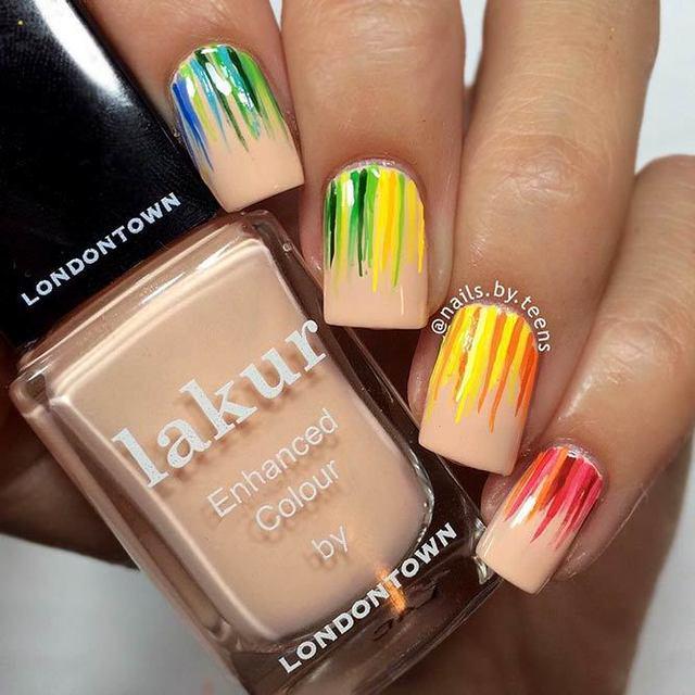 รูปภาพ:https://naildesignsjournal.com/wp-content/uploads/2018/10/rainbow-nails-nude-ombre.jpg