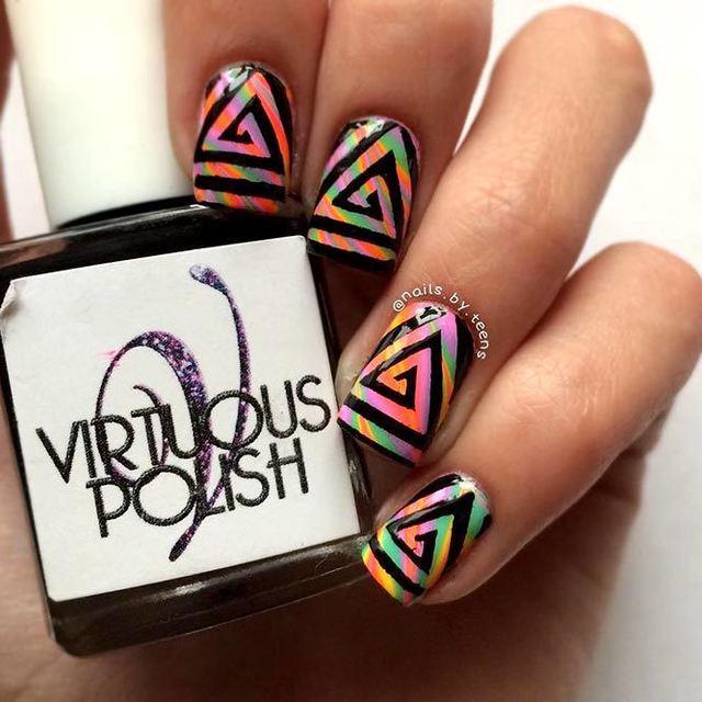 รูปภาพ:https://naildesignsjournal.com/wp-content/uploads/2018/10/rainbow-nails-vinyl-design.jpg