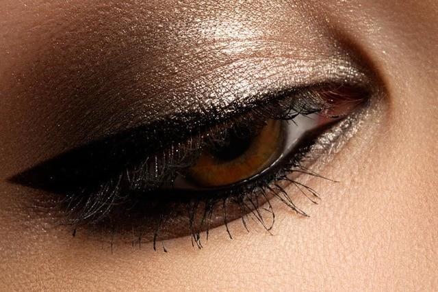 รูปภาพ:https://skinnyms.com/wp-content/uploads/2015/12/10-Amazing-Makeup-Tips-for-Brown-Eyes1.jpg