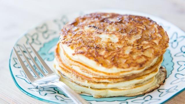 รูปภาพ:https://www.fifteenspatulas.com/wp-content/uploads/2016/04/Cinnamon-Roll-Pancakes-Fifteen-Spatulas-2.jpg