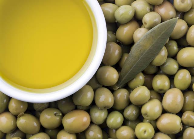 รูปภาพ:http://www.saucefinefoods.com/wp-content/uploads/2012/06/Olive-Oil-Olives-4.jpg