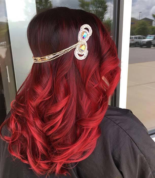 รูปภาพ:https://stayglam.com/wp-content/uploads/2018/12/Elegant-Black-and-Red-Hair.jpg