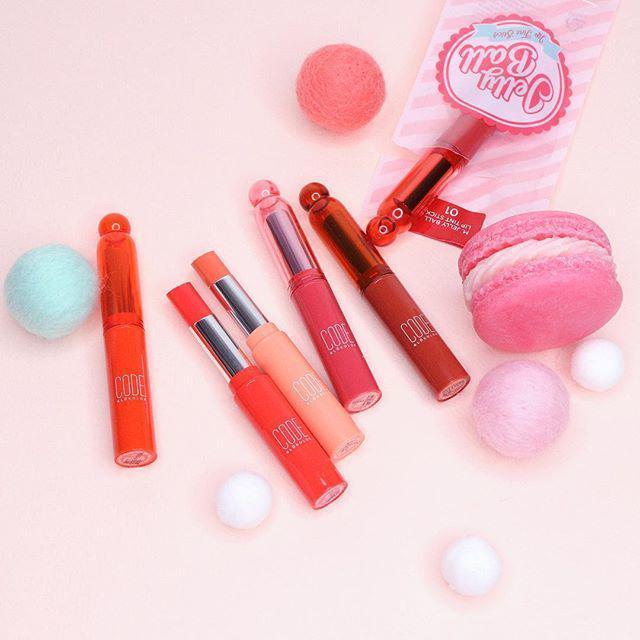 ภาพประกอบบทความ รีวิวจัดเต็ม 6 เฉดสี สวยแร้งง! 'Code glokolor Jelly Ball Lip Tint Stick' ลิปทิ้นท์แบบแท่ง เนื้อฉ่ำวาว