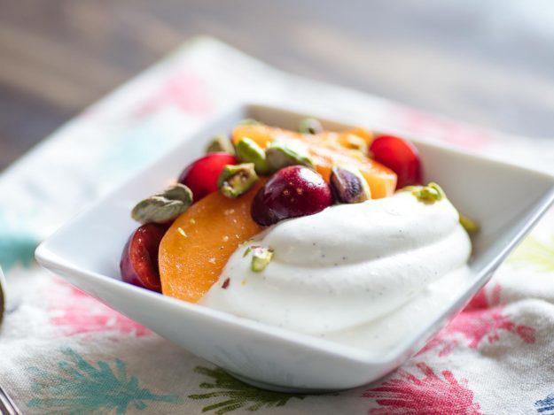 รูปภาพ:https://www.seriouseats.com/recipes/images/2017/07/20170525-whipped-greek-yogurt-vicky-wasik-6-625x469.jpg