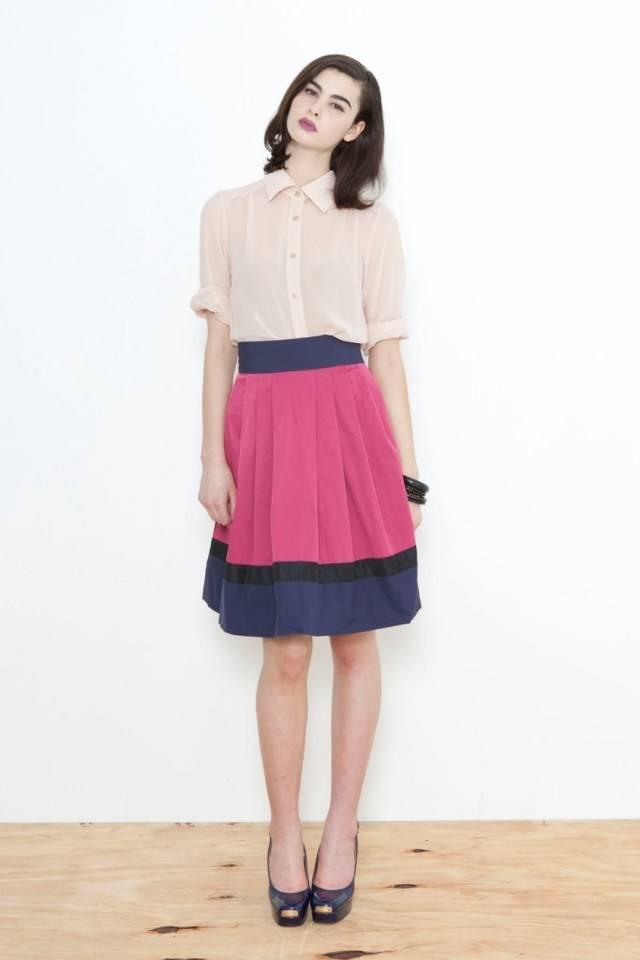 รูปภาพ:https://ruchi2327.files.wordpress.com/2014/11/silk-shirt-premiere-skirt.jpg