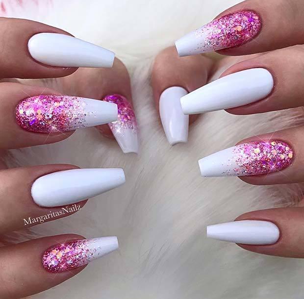 รูปภาพ:https://stayglam.com/wp-content/uploads/2018/12/White-Nails-with-Sparkly-Pink-Accent-Nails.jpg