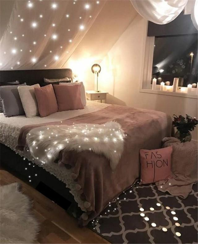 รูปภาพ:https://www.chicuties.com/wp-content/uploads/2018/12/pink-and-grey-living-room-decor-11.jpg