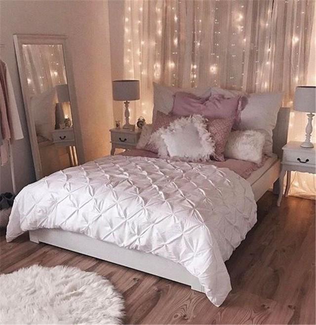 รูปภาพ:https://www.chicuties.com/wp-content/uploads/2018/12/pink-and-grey-living-room-decor-26.jpg