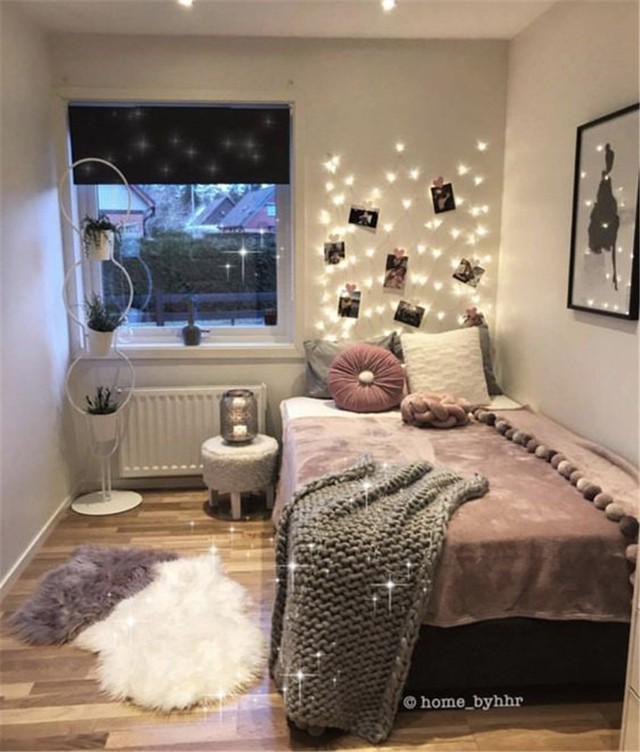 รูปภาพ:https://www.chicuties.com/wp-content/uploads/2018/12/pink-and-grey-living-room-decor-8.jpg