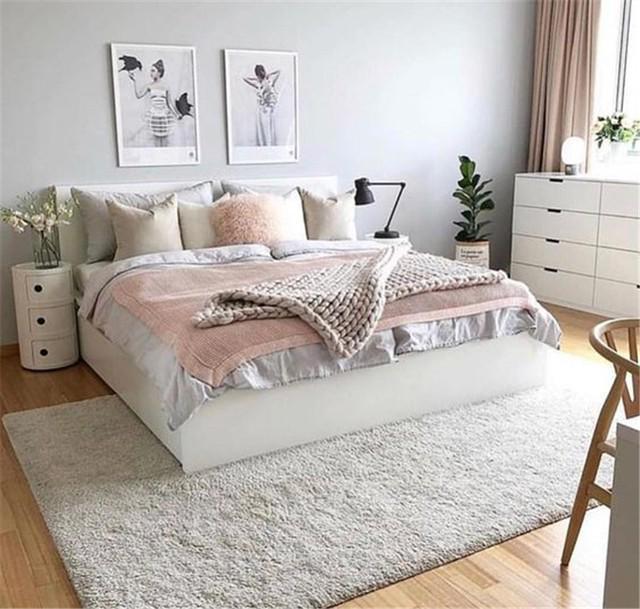 รูปภาพ:https://www.chicuties.com/wp-content/uploads/2018/12/pink-and-grey-living-room-decor-4.jpg