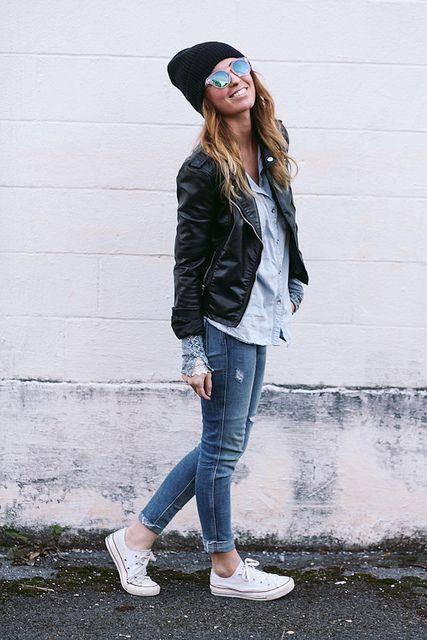 รูปภาพ:http://www.fashionuptrend.com/wp-content/uploads/2014/12/skinny-jeans-light-blue-button-up-shirt-black-leather-jacket-black-beanie-white-converse-sneakers.jpg