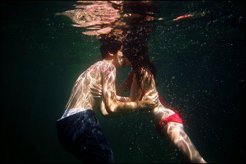 รูปภาพ:http://img.allw.mn/content/love/2012/03/4_kissing-is-like-drugs.jpg