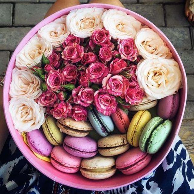 ภาพประกอบบทความ จับหัวใจให้อยู่หมัด ❤ กับกล่องดอกไม้ + ขนมหวาน รับวาเลนไทน์ ทั้งสวยทั้งอร่อย