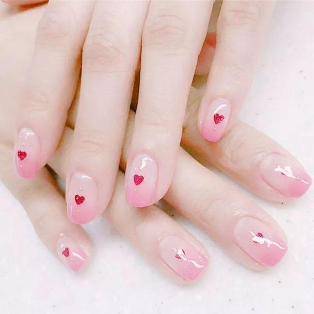 ภาพประกอบบทความ แต่งเล็บคิ้วท์ๆ กับไอเดียเล็บสไตล์ 'Pink Heart Nails' โทนสีหวาน รับวันวาเลนไทน์