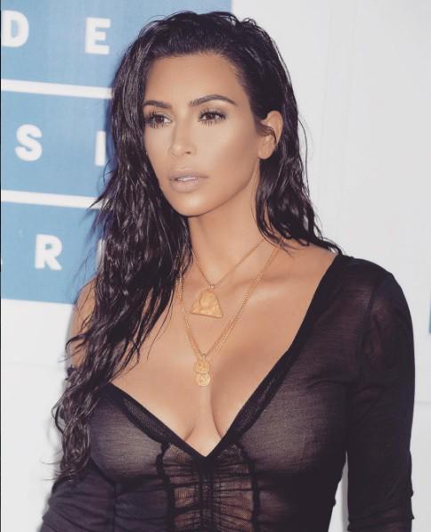 รูปภาพ:https://www.hji.co.uk/wp-content/efs/2016/09/Kim-Kardashian-Wet-Look.jpg