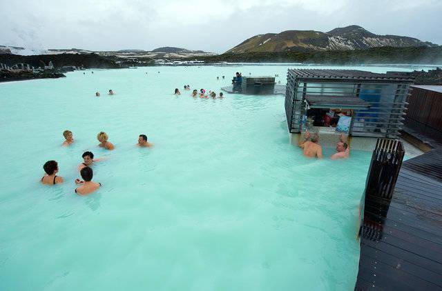รูปภาพ:http://media4.popsugar-assets.com/files/2014/05/14/338/n/1922441/9d3830048337bffb_shutterstock_143800216.xxxlarge/i/Blue-Lagoon-Iceland.jpg