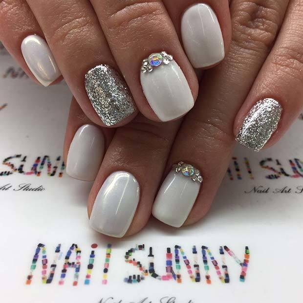รูปภาพ:https://stayglam.com/wp-content/uploads/2019/01/Beautiful-Wedding-Nails-with-Glitter-and-Crystals.jpg