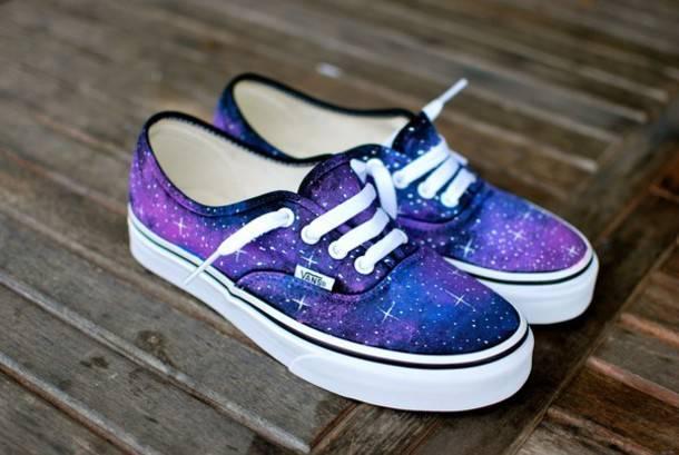 รูปภาพ:http://picture-cdn.wheretoget.it/d4skoy-l-610x610-shoes-vans-galaxy-purple-black-white-hipster.jpg